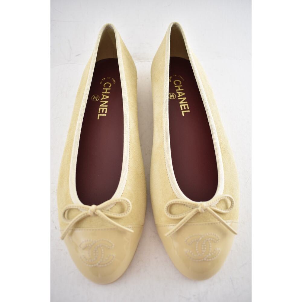 Chanel 26A Beige Suede Patent Leather CC Logo Bow Tie Ballet Ballerina Flat 38 - Picture 4 of 16